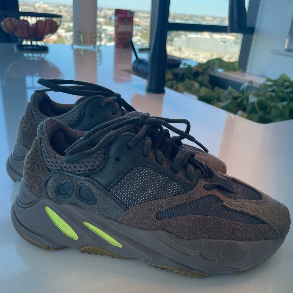 Yeezy 700. Barely worn. Size 5. Excellent condition.